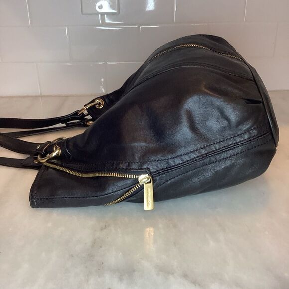 MICHAEL KORS MOXLEY BLACK SOFT LEATHER SHOULDER TOTE - Picture 10 of 16